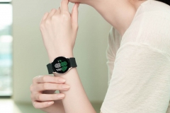 9.-Galaxy-Watch4_Lifestyle_Outbox-Strap2