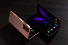 05_galaxyzfold2_lifestyle_image