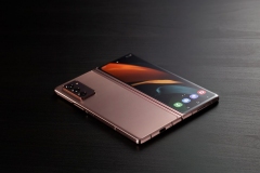 06_galaxyzfold2_lifestyle_image