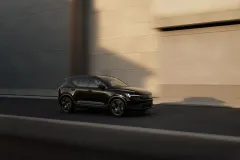 The_New_Volvo_EX40_Exterior_RollingProfile