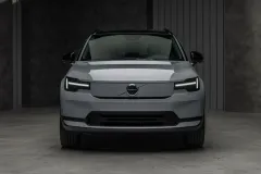 The_New_Volvo_EX40_Studio_Front