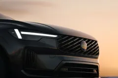 Black_edition_The_New_Volvo_XC60_Frontlight