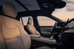 The_Volvo_XC90_interior_side