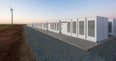 Tesla може да участва в три големи проекта за съхранение на енергия в България Tesla може да участва в три големи проекта за съхранение на енергия в България