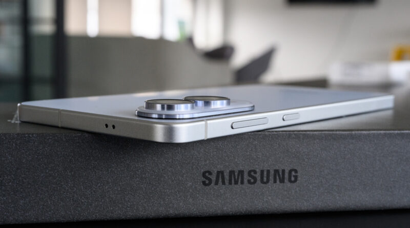 Samsung обясни защо компактните смартфони почти изчезнаха от пазара