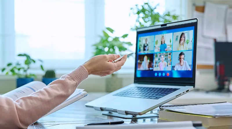 Дигитална академия обучава над 1100 учители за работа с AI