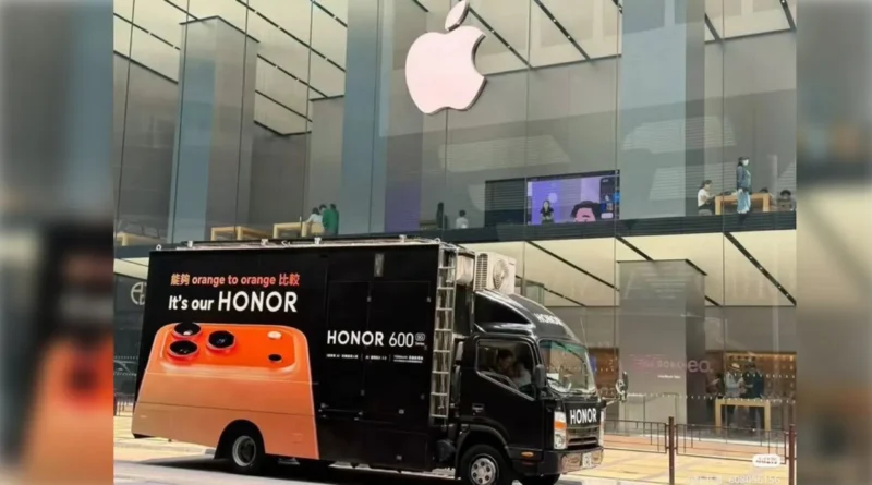 Honor провокира Apple с нестандартна реклама пред магазин в Хонконг