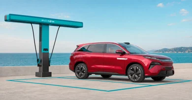 BYD ATTO 8 дебютира в Европа със седем места и зареждане до 97% за девет минути