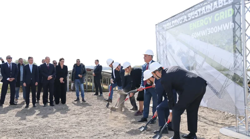 В Твърдица започна изграждането на батериен парк с Tesla Megapack и капацитет 300 MWh
