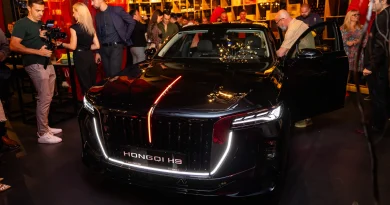 HONGQI дебютира в България с четири бензинови модела и цени от 36 900 евро